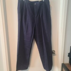 NEW Men's vintage Northern Elements khaki pleated pants - made in Canada